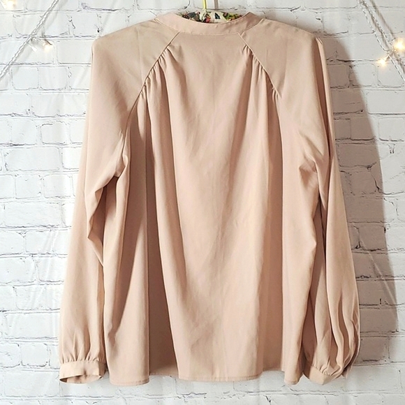 Banana Republic Beige Neutral Tone Satin Statement Sleeve Button Down Top Size M - Picture 10 of 15